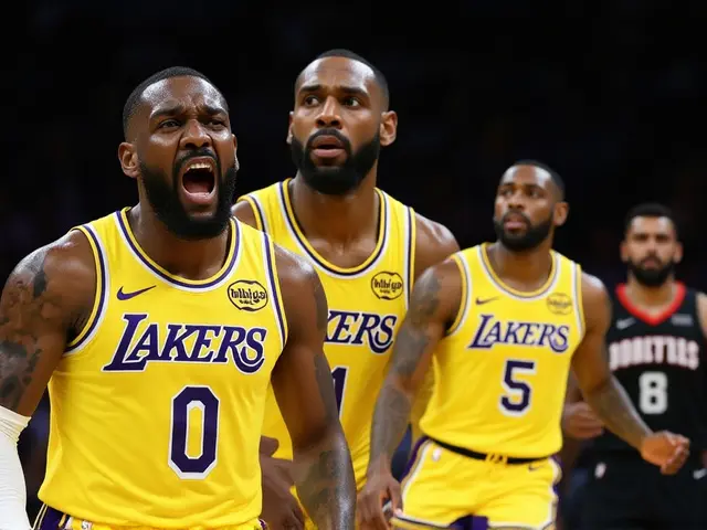 LeBron James e Luke Kennard brilham e Lakers vencem Rockets no Jogo 1